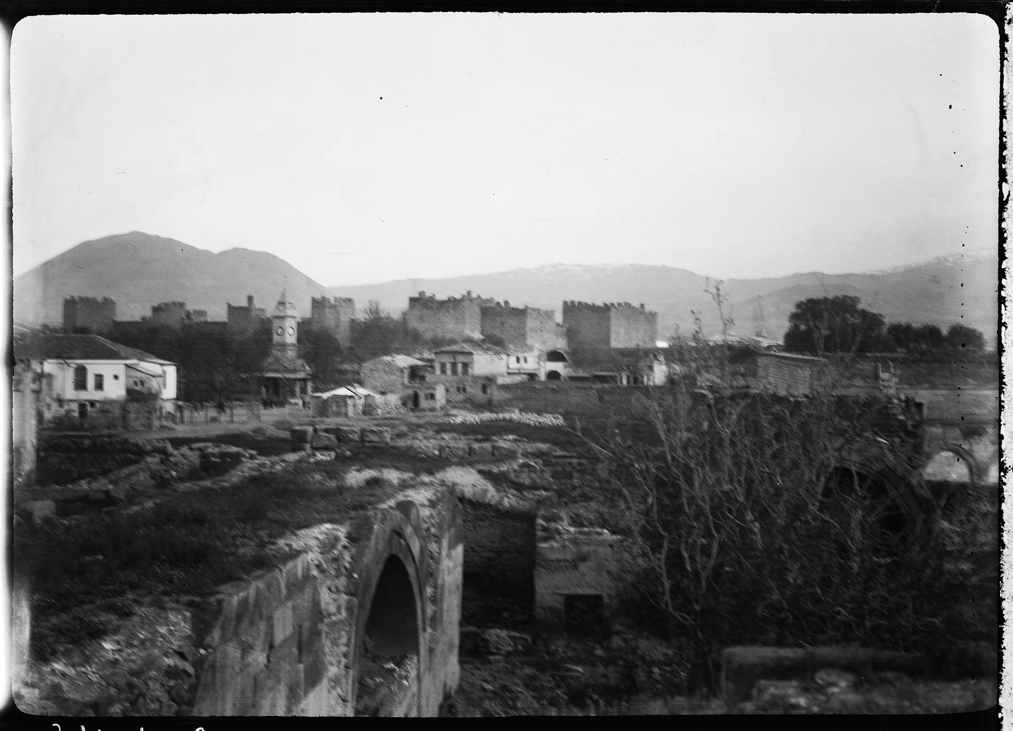 Vue éloignée du château